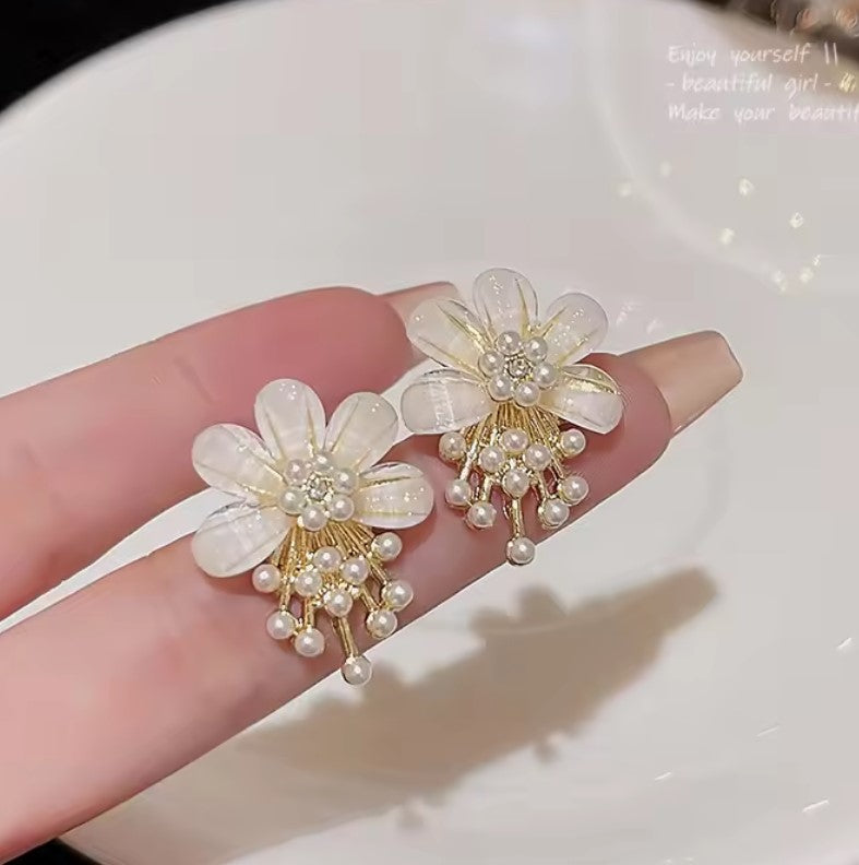 WHITE FLOWER PEARLS ZIRCON KOREAN STUD EARRINGS