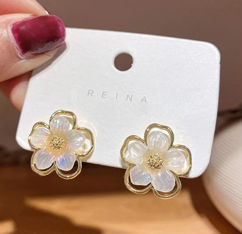 GOLDEN WHITE FLOWER STUD KOREAN EARRINGS FOR WOMEN & GIRLS