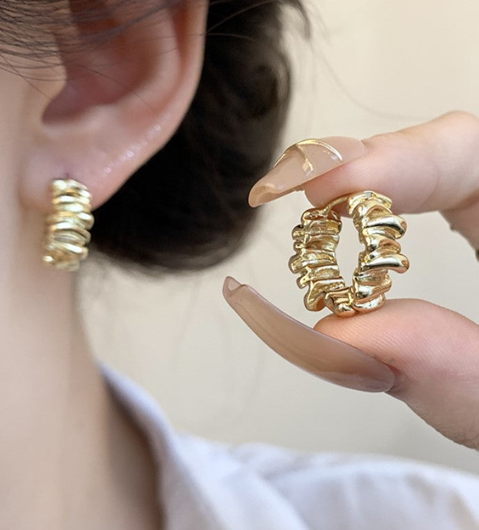 GOLD SMALL HOOP EARRINGS