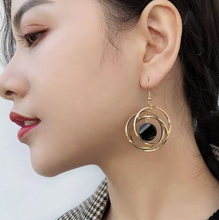 BLACK GOLD CIRCLE KOREAN DROP EARRINGS