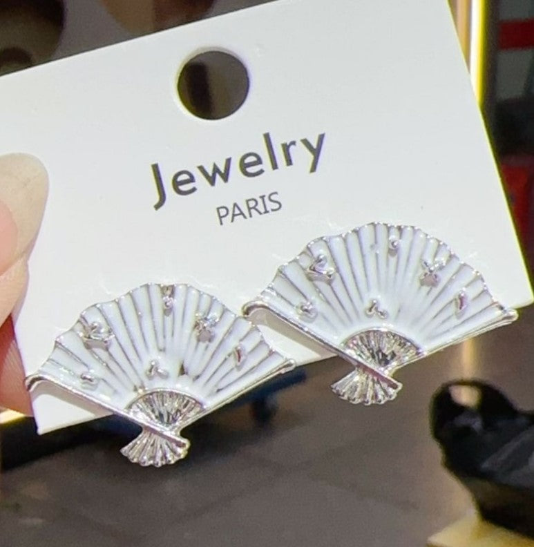 SILVER VINTAGE FAN STYLE KOREAN STUDS EARRINGS