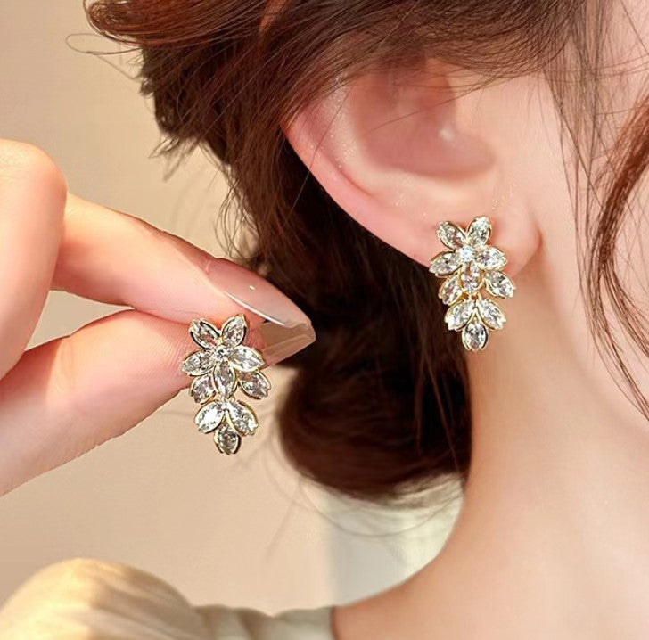 GOLD FLOWER CRYSTAL ZIRCON KOREAN DROP EARRINGS