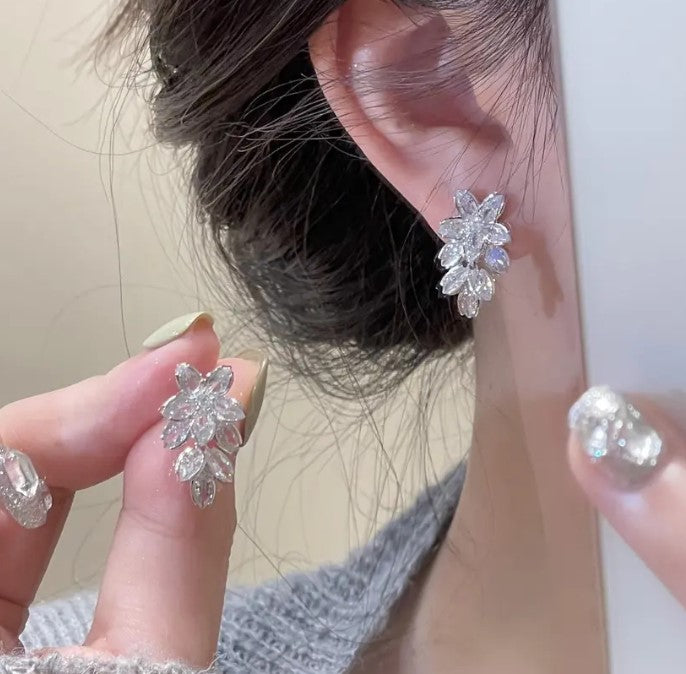 SILVER FLOWER CRYSTAL ZIRCON KOREAN DROP EARRINGS