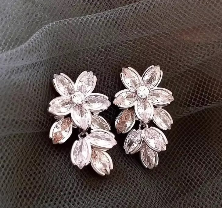 SILVER FLOWER CRYSTAL ZIRCON KOREAN DROP EARRINGS