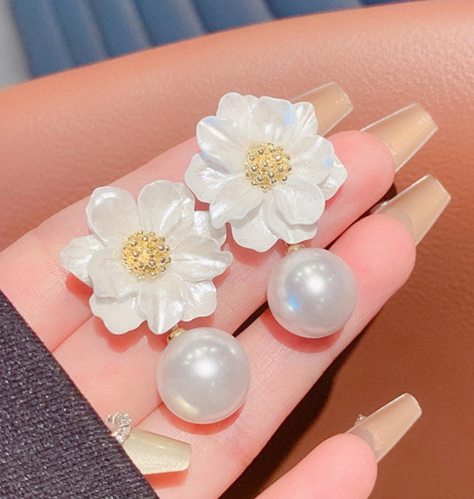 WHITE PEARL FLORAL FLOWER KOREAN DROP EARRINGS
