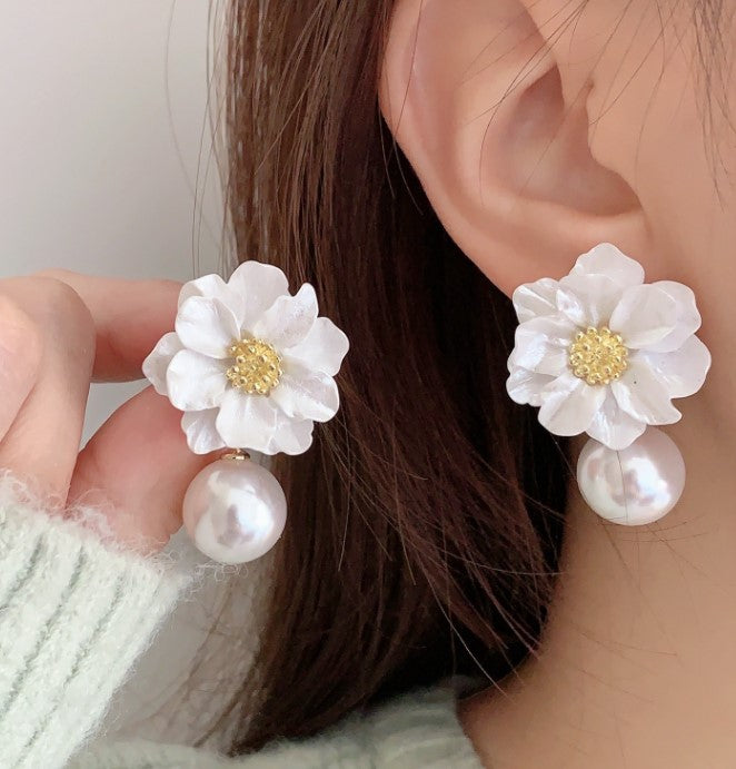 WHITE PEARL FLORAL FLOWER KOREAN DROP EARRINGS