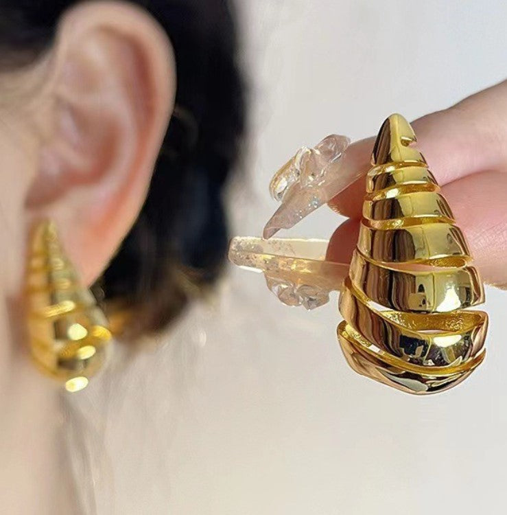GOLD TEAR DROP KOREAN STUD EARRINGS