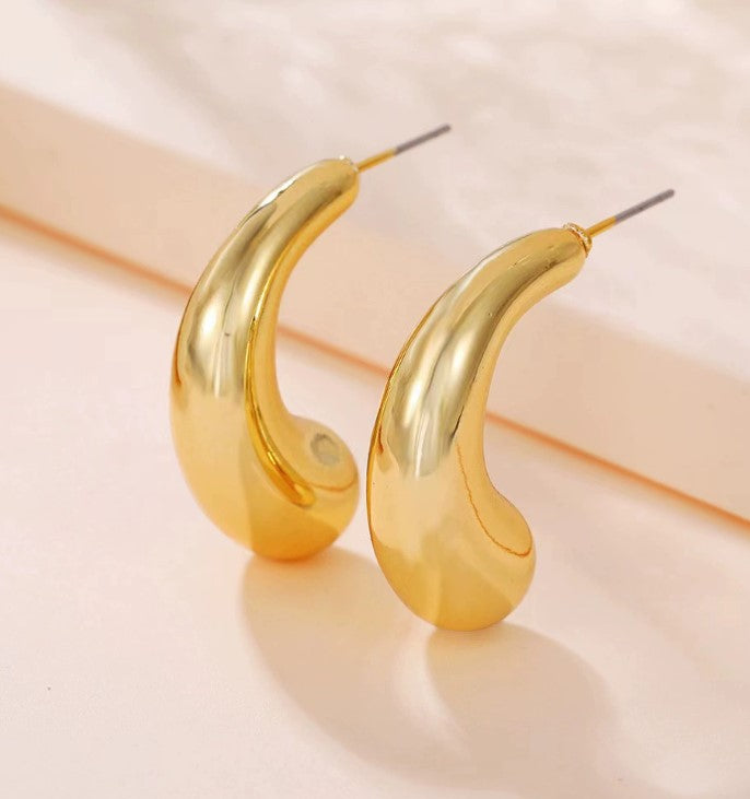 GOLD TEAR DROP KOREAN EARRING