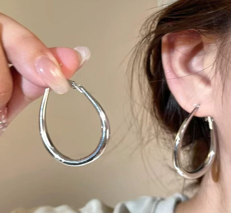 OVAL SHAPE SILVER HOOP KOREAN EARRING