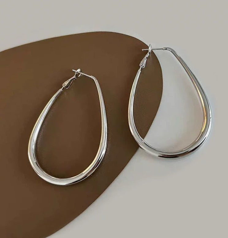 OVAL SHAPE SILVER HOOP KOREAN EARRING