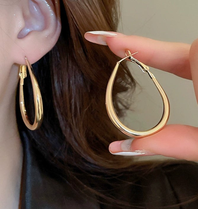 OVAL SHAPE GOLD HOOP KOREAN EARRING