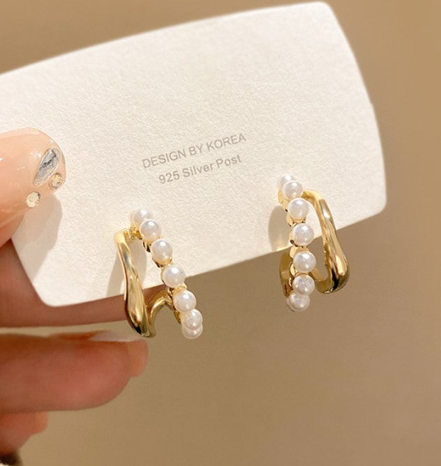 WHITE PEARLS GOLD STUD KOREAN EARRING