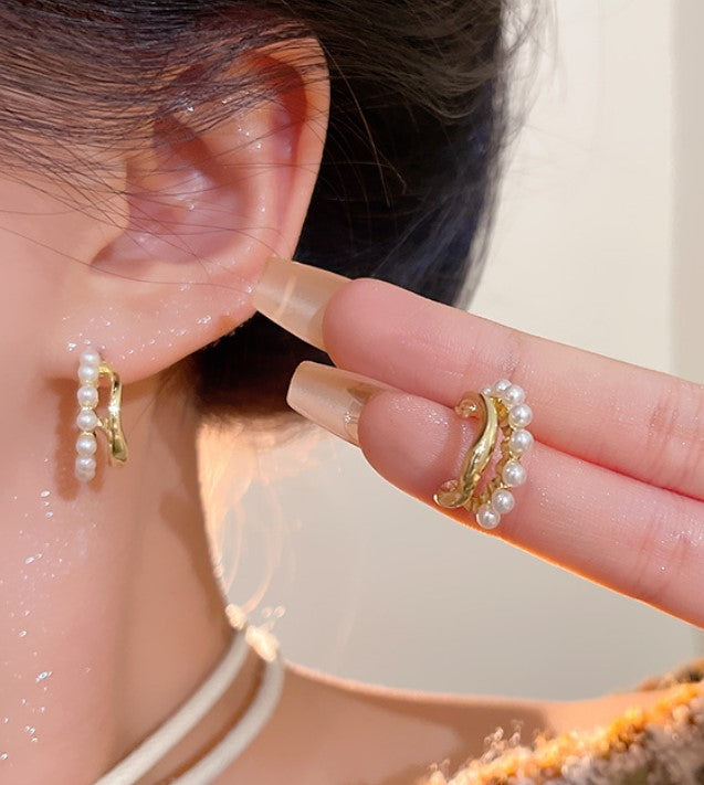 WHITE PEARLS GOLD STUD KOREAN EARRING