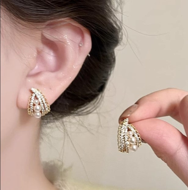 AD STONE CRYSTALS PEARLS KOREAN STUD EARRINGS