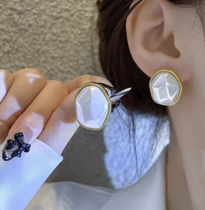 BIG PEARLS KOREAN STUD EARRINGS