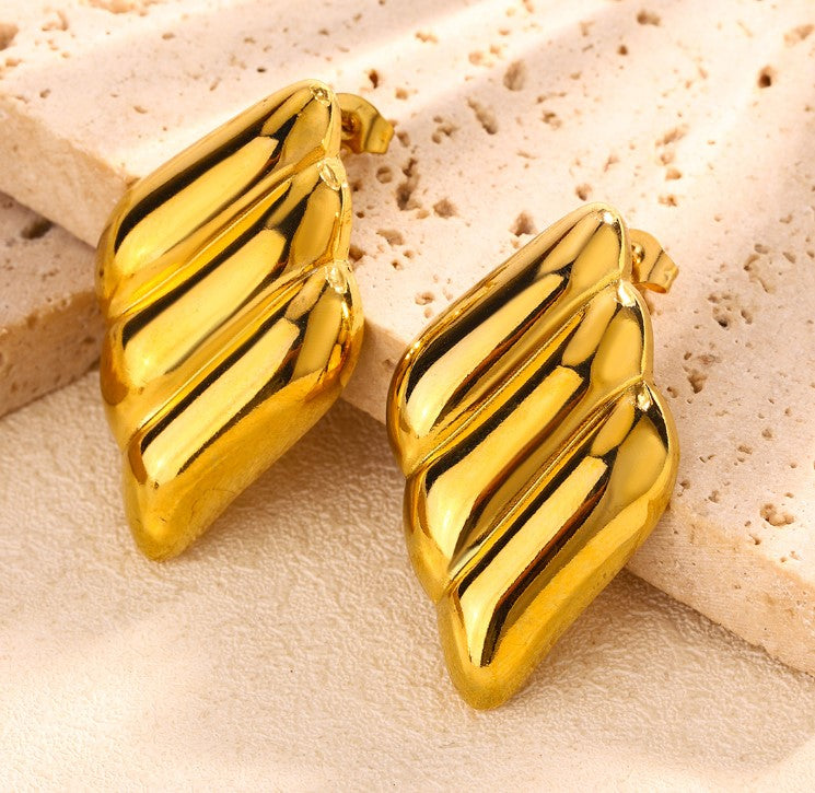 TRIPLE WAVE ANTI TARNISH STUD EARRINGS