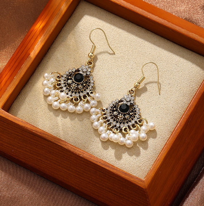 TRADITIONAL PEARLS AD STONE EARRINGS