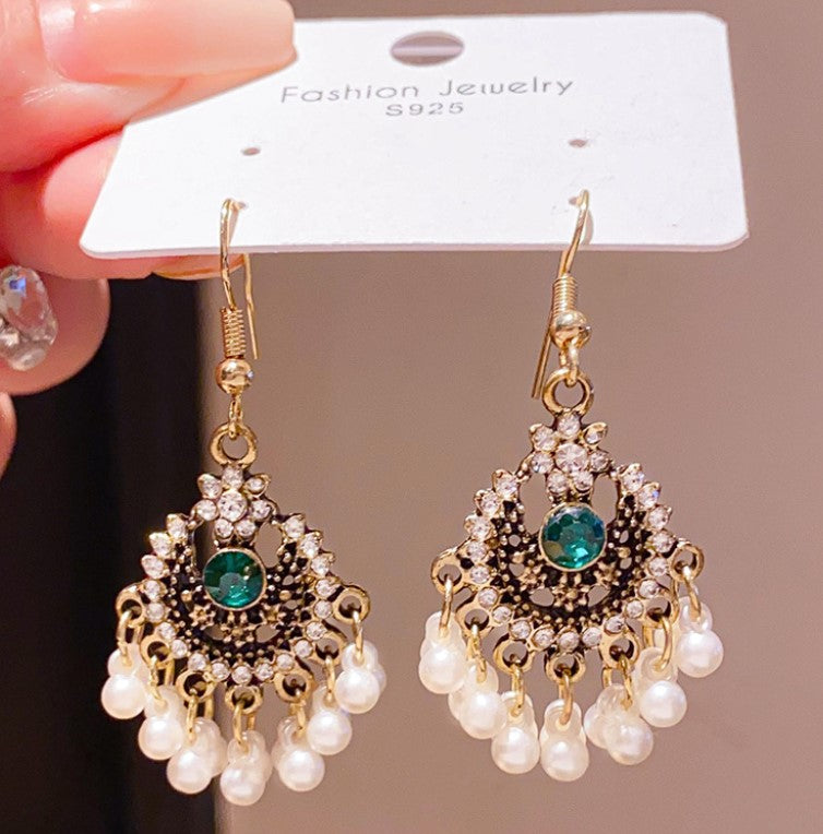 TRADITIONAL PEARLS AD STONE EARRINGS