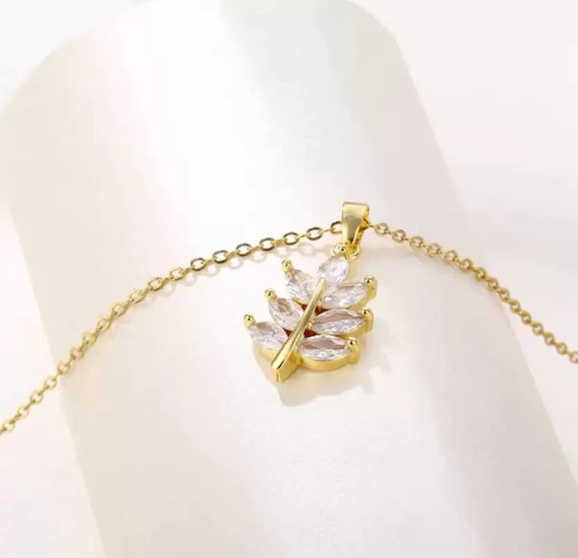 Leaf Pendant Chain Necklace